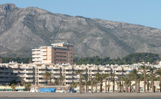 View of the seafront in Torremolinos, with a high concentration of hotels. 