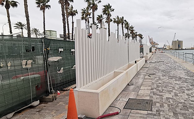 Fence of new megayacht marina in Malaga draws a wave of criticism