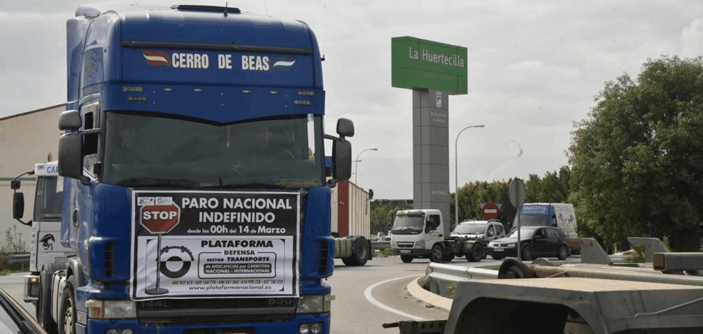 Almost 25,000 police mobilised as pickets try to disrupt supplies in Spain's hauliers' strike