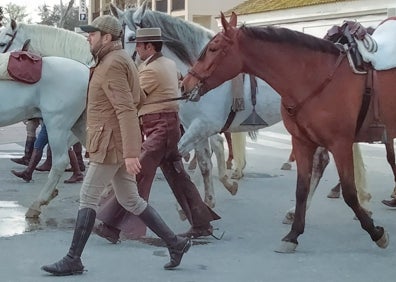 Imagen secundaria 1 - Different pilgrims' outfits.