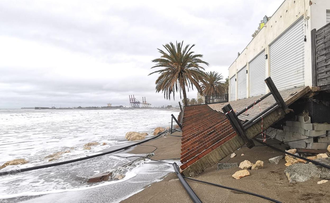 The damage caused at one chiringuito due to the severe storms. 