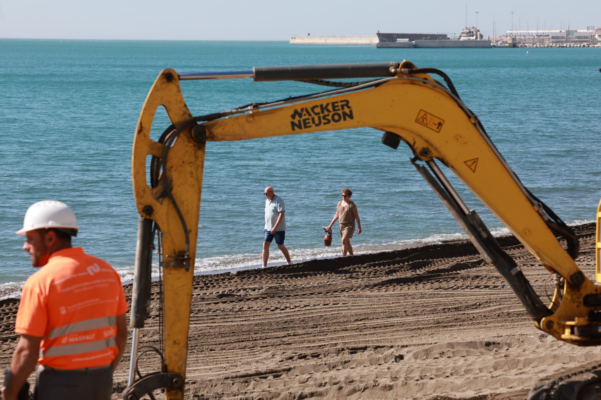 Working against the clock on the Huelin and La Malagueta beaches in Malaga city, and also on the beaches of Torremolinos