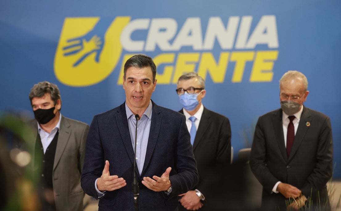 Spain's PM Pedro Sánchez has visited the facilities, where in two weeks some 2,200 people have already been helped, and to where prefabricated housing modules will be added to the Palacio de Ferias car park