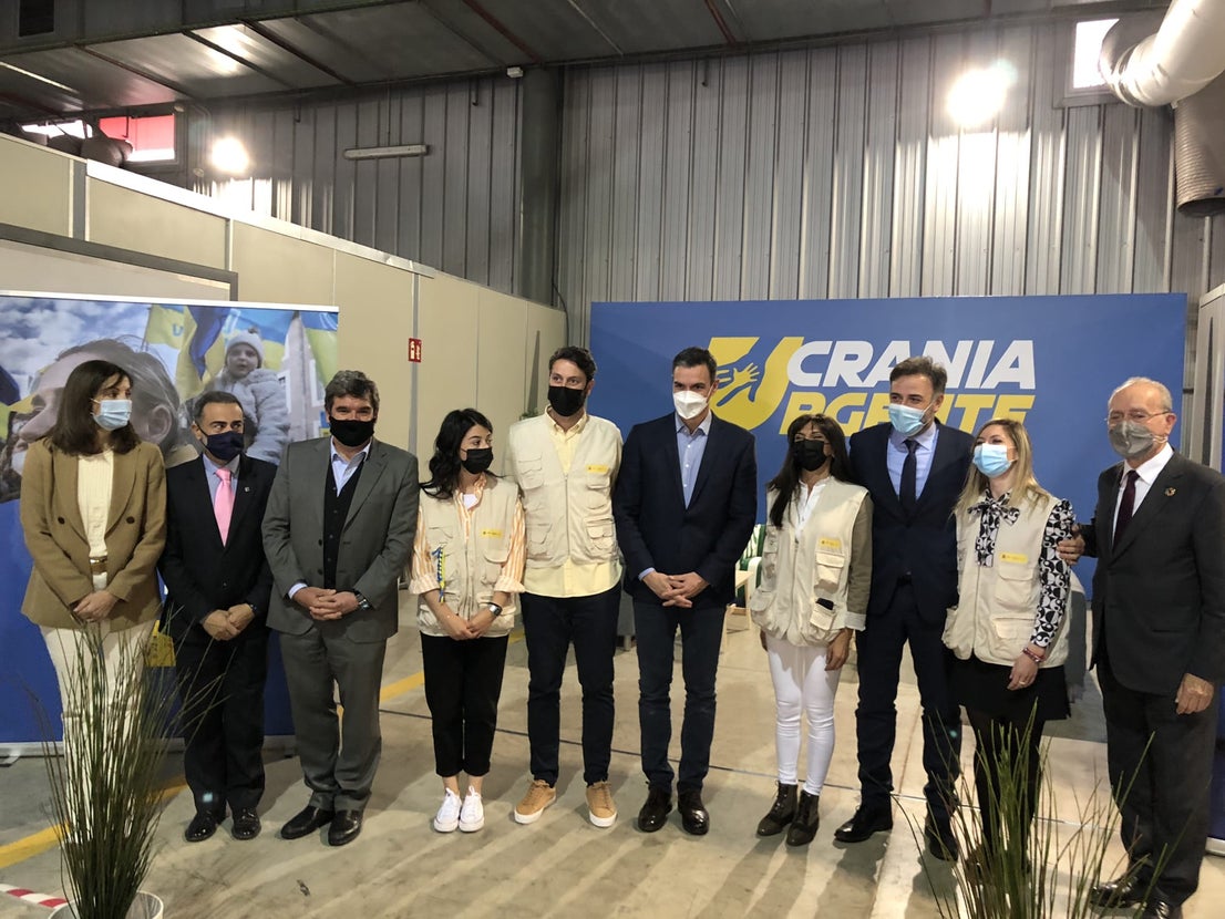 Spain's PM Pedro Sánchez has visited the facilities, where in two weeks some 2,200 people have already been helped, and to where prefabricated housing modules will be added to the Palacio de Ferias car park