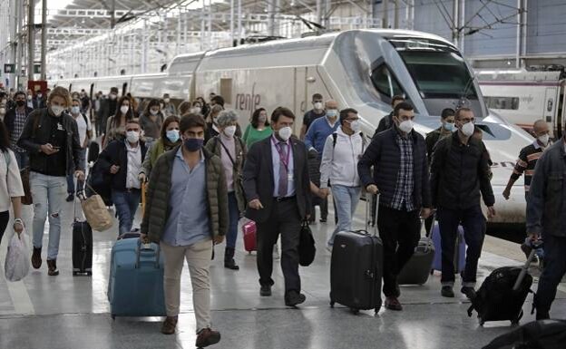 AVE passengers arriving at María Zambrano station in Malaga. 
