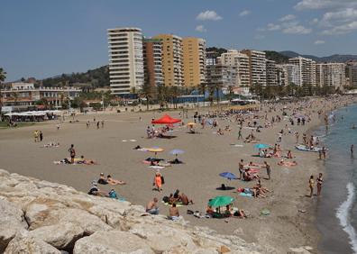 Imagen secundaria 1 - “Summer starts now": ‘Chiringuitos’ packed as sun-seekers flock to the Costa’s beaches