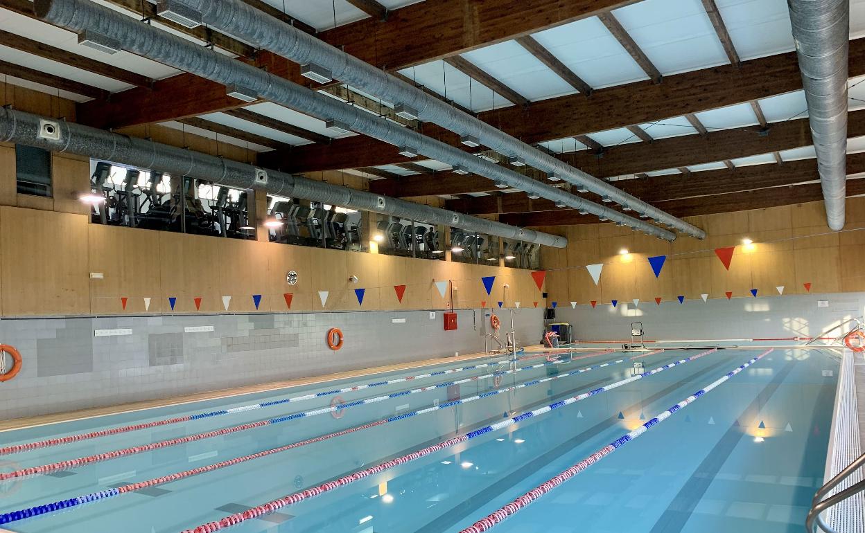 Heated swimming pool in the José Ramón de la Morena sports centre. 