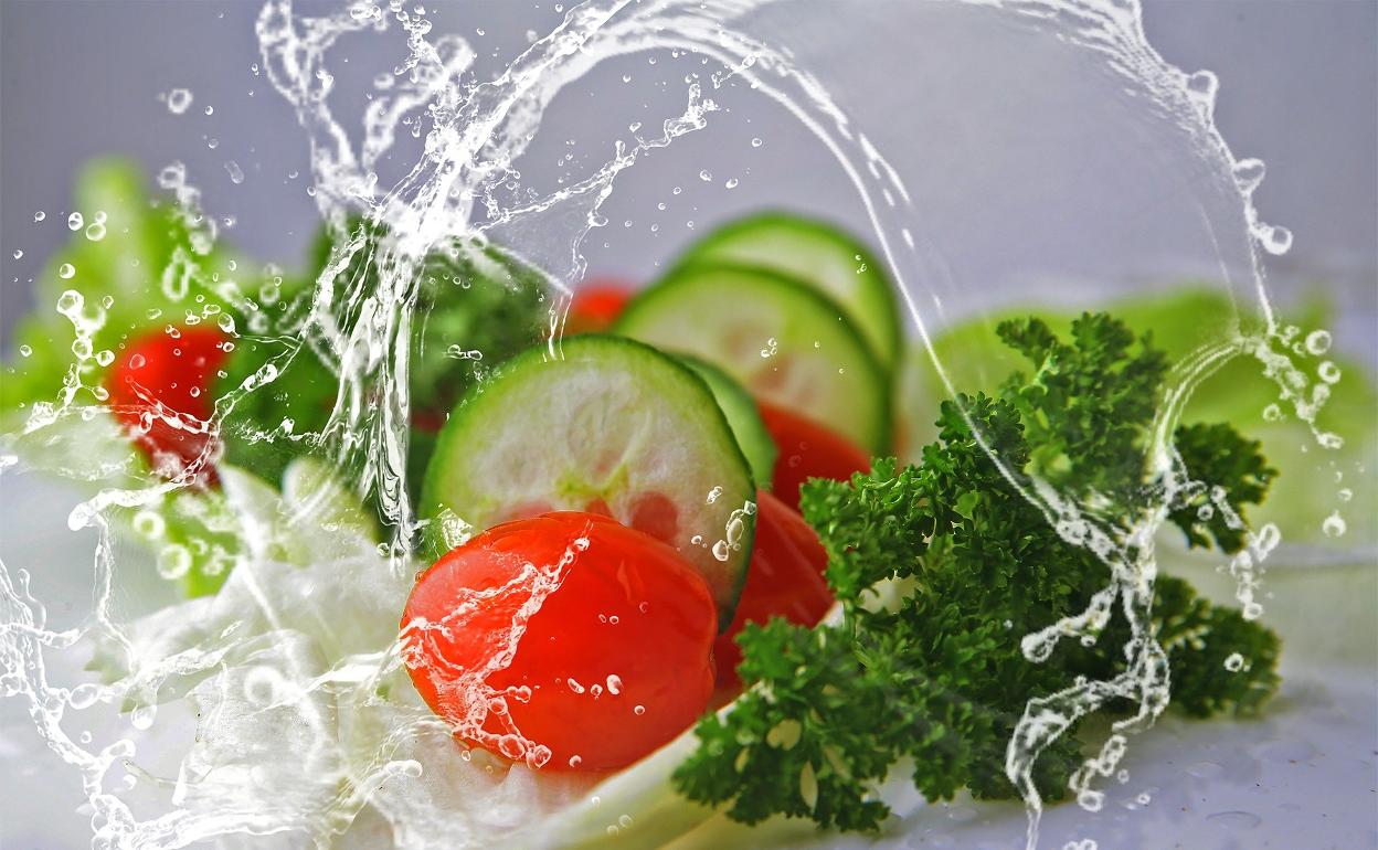 Is it healthy to eat three meals a day?