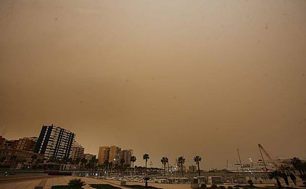 The air filled with Saharan dust over Malaga Port, in March. 