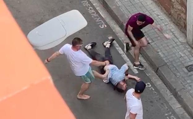 Three tourists arrested in Spain for beating up a policeman after mistaking him for a thief