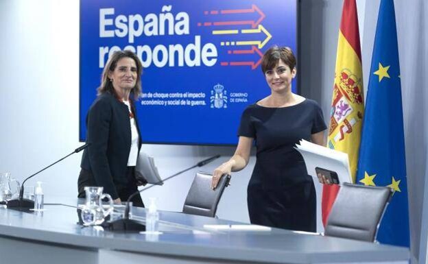Spanish government caps maximum gas price and pledges &#039;everyone will notice the difference in their electricity bills&#039;