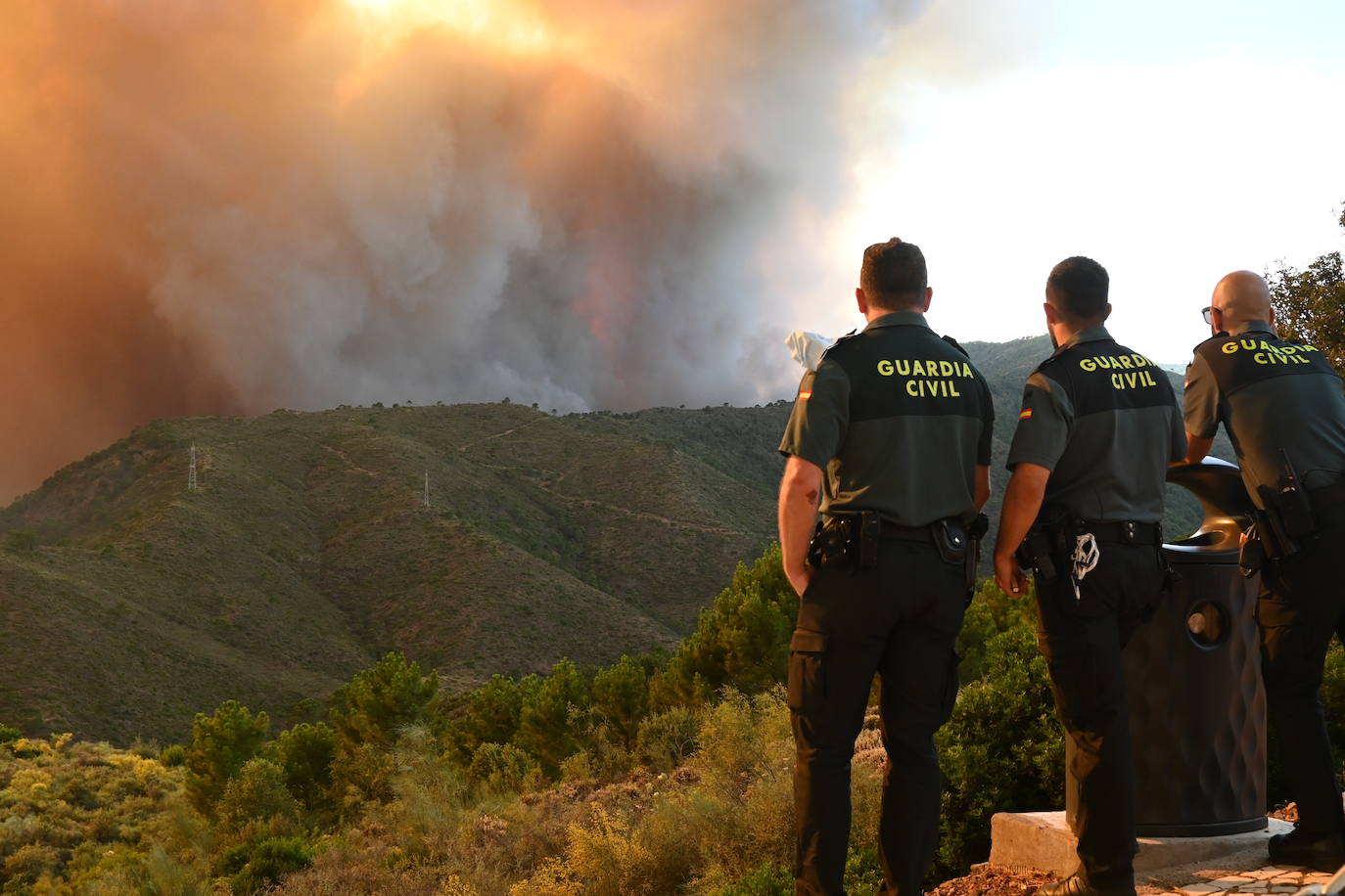 The flames were visible from several points in Malaga province.