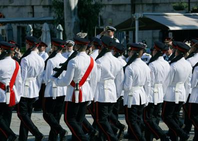 Imagen secundaria 1 - In pictures: Earl and Countess of Wessex take the salute at the Queen's Birthday Parade on the Rock