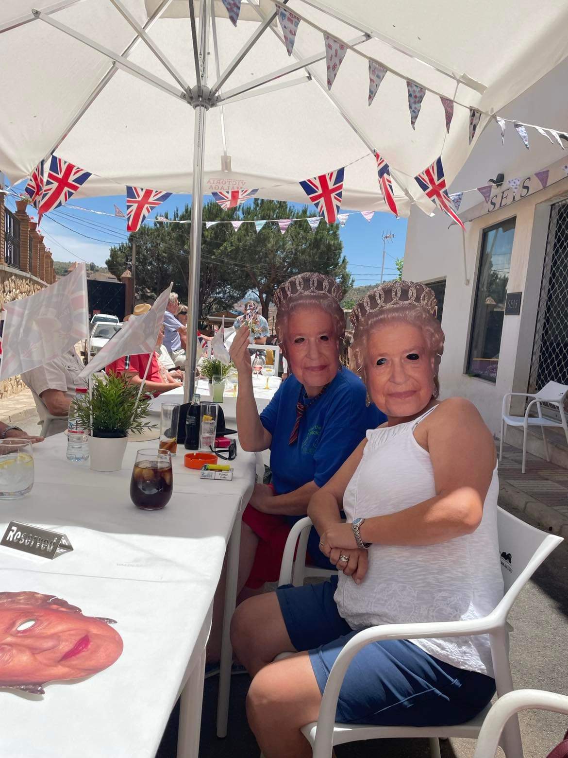 Party people in El Otro. There were around 30 people celebrating the Jubilee in El Otro, in Rigordo. Lorraine Pendry singing as Miss Fortune provided the entertainment. In total, 230€ was raised for Axarquia Animal Rescue and food was supplied by Classic Catering.