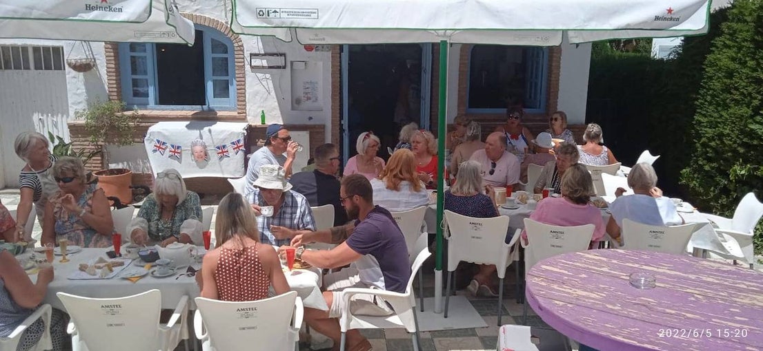 Good turnout at CAS afternoon tea in Nerja. A Queen’s Jubilee afternoon tea took place on Sunday 5 June at The Beer Garden, Nerja in aid of the Costa Animal Society, CAS. Guests enjoyed homemade cakes, sandwiches and savouries, while tea was served in the traditional way in china cups and saucers.Live music provided the enterainment while a raffle helped boost funds.