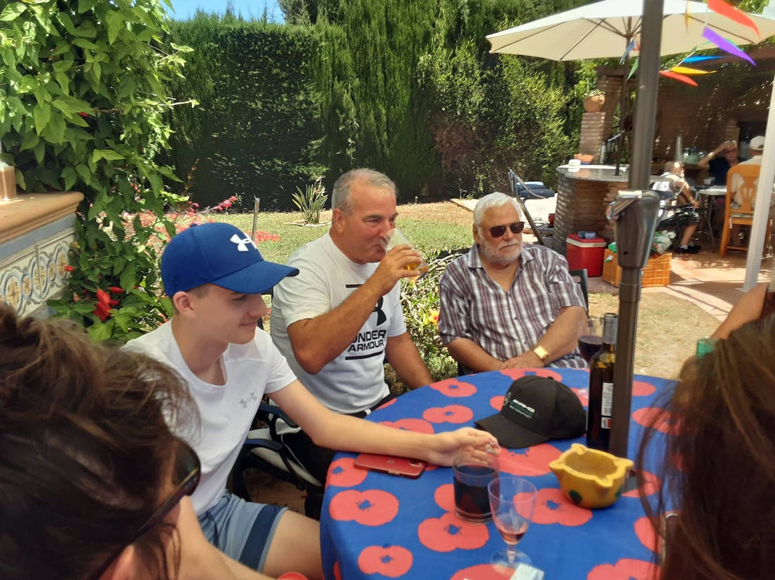 Coín RBL garden party raises 445 euros. Forty-one members and guests of the Coín branch of the Royal British Legion commemorated the Jubilee on Sunday with a garden party hosted by Cathy and Vic Dean. 