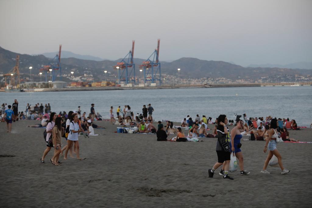 From Manilva to Maro, groups of families and friends celebrated the shortest night of the year around the bonfire.