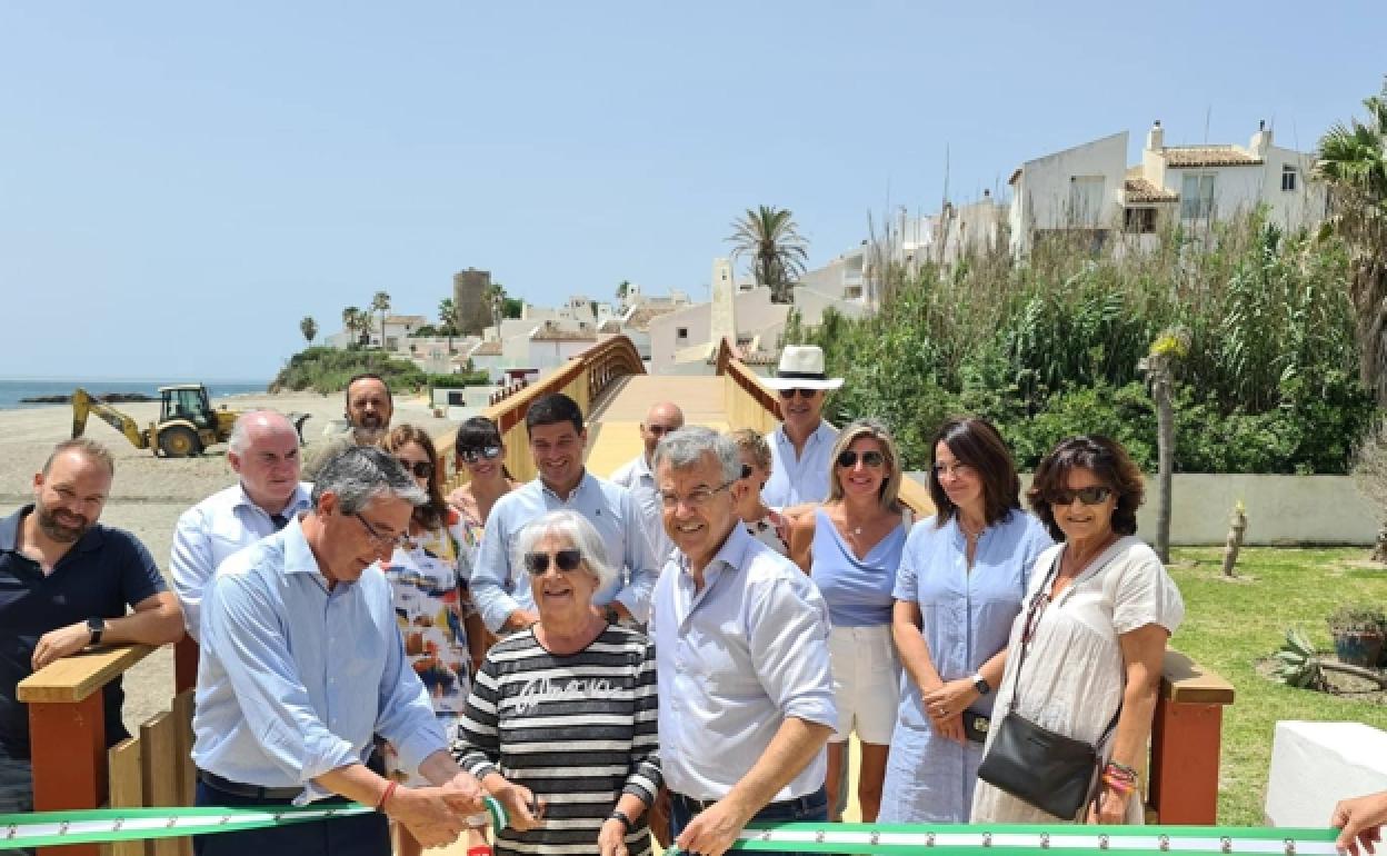 The President of Diputación de Malaga, Francisco Salado, and the Mayor of Estepona, José María García Urbano, at the inauguration. 