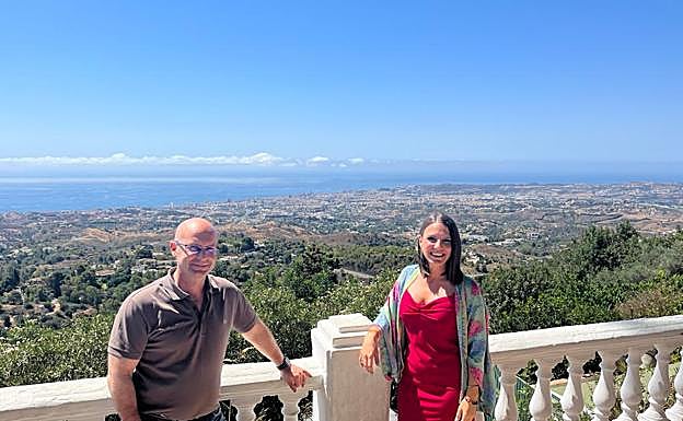 Councillor for Beaches, José Carlos Martín and the councillor for Health, Candela León. 