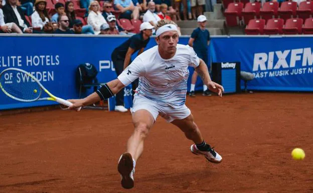 Davidovich breezes past Sousa in first round of Swedish Open