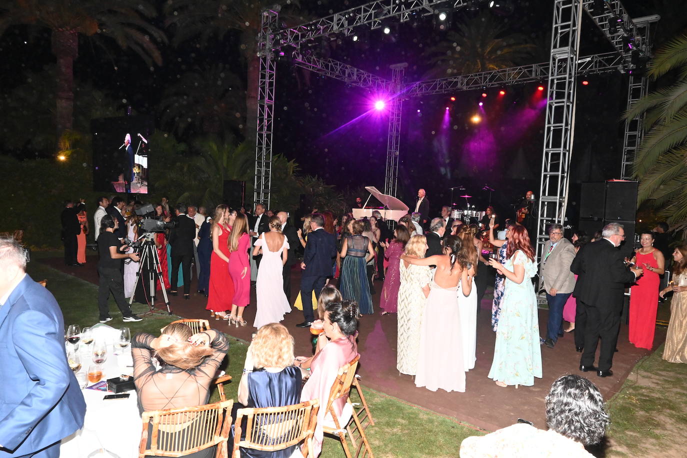 The gala dinner of the Asociación Española Contra el Cáncer de Marbella has returned in style, bringing together more than 500 people at Finca de La Concepción to support the work of this group that cares for patients suffering from this disease and their families