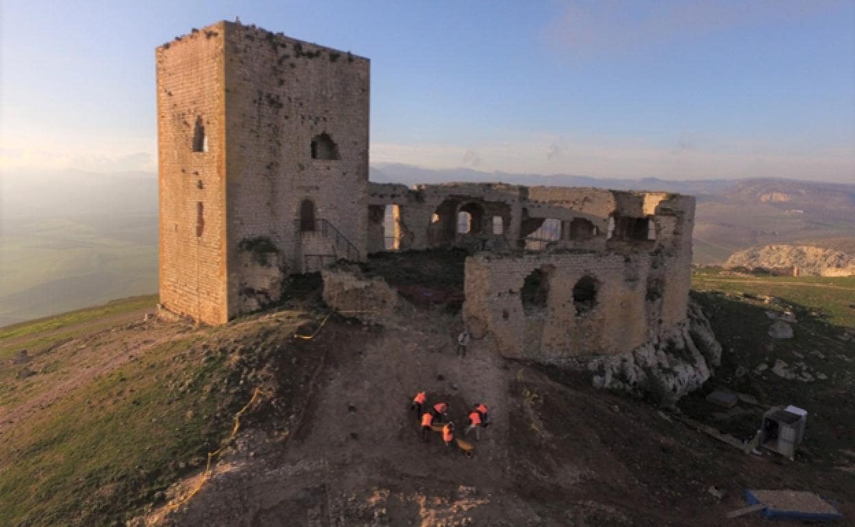 Archaeologists have recently begun working on the castle in Teba. 
