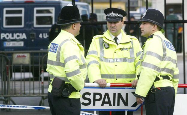 Police seize nitrous oxide gas canisters