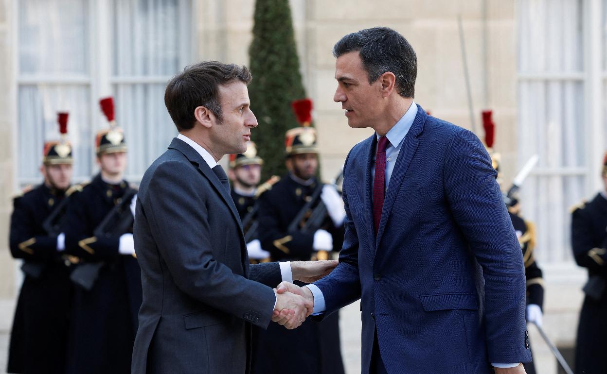 Prime minister Pedro Sánchez and French president Emmanuel Macron earlier this year.