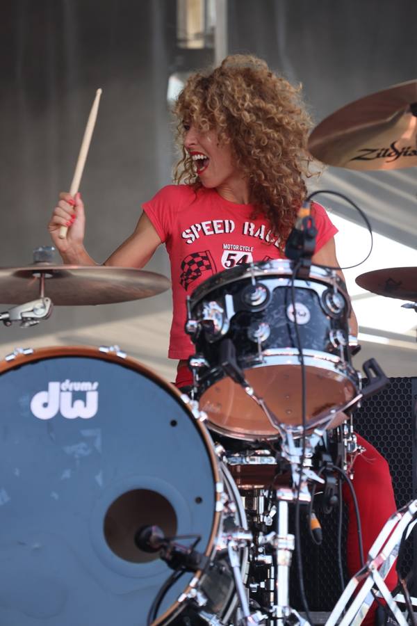 Niña Coyote eta Chica Tornado on Saturday