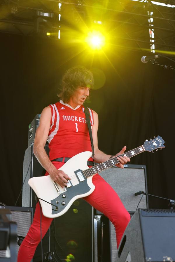 Niña Coyote eta Chica Tornado on Saturday