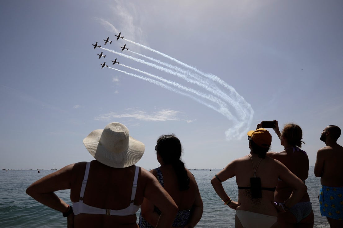 From the early hours of Sunday morning the Torre del Mar beach, on the the Costa del Sol, was full of people waiting to see what is already recognised as one of the best air festivals in Europe. 