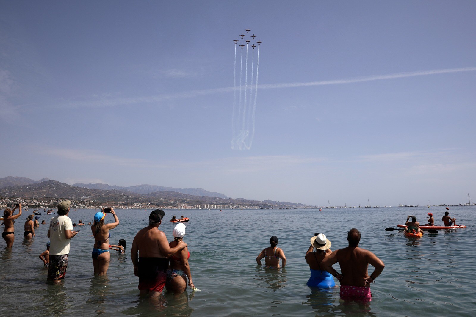 From the early hours of Sunday morning the Torre del Mar beach, on the the Costa del Sol, was full of people waiting to see what is already recognised as one of the best air festivals in Europe. 