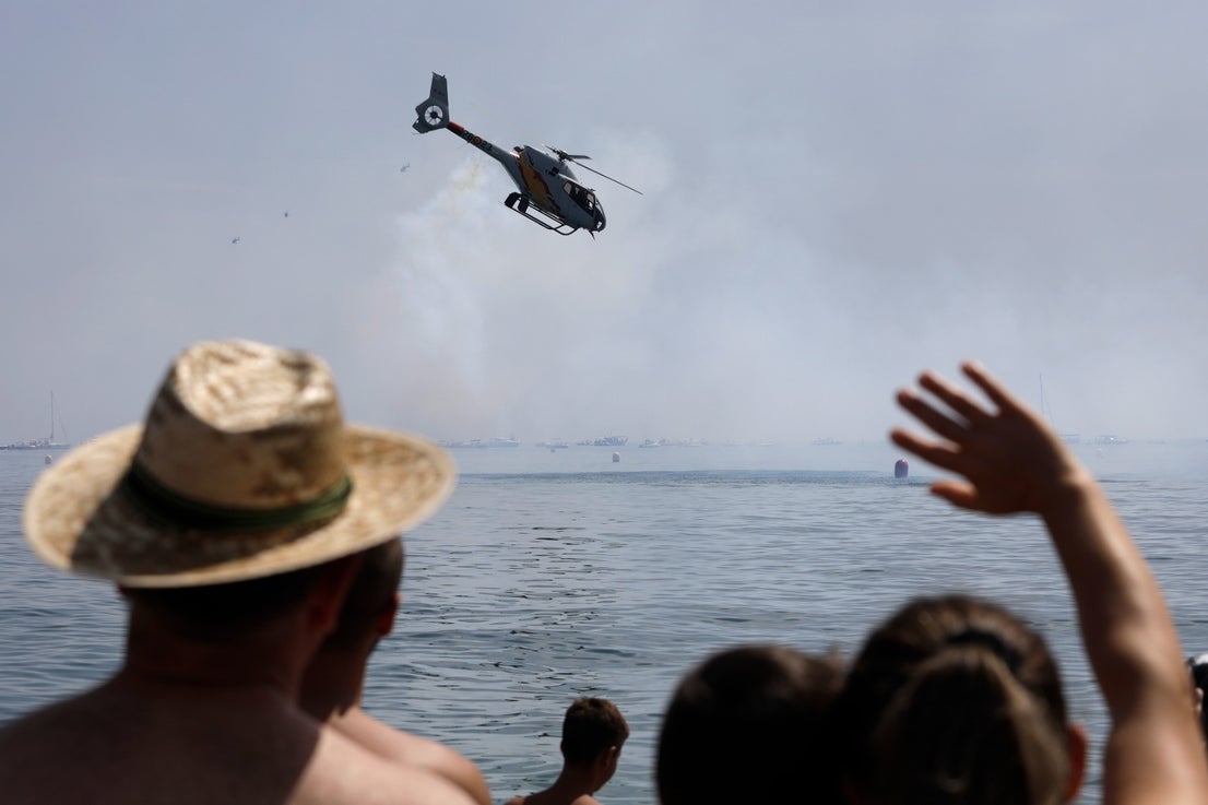 From the early hours of Sunday morning the Torre del Mar beach, on the the Costa del Sol, was full of people waiting to see what is already recognised as one of the best air festivals in Europe. 