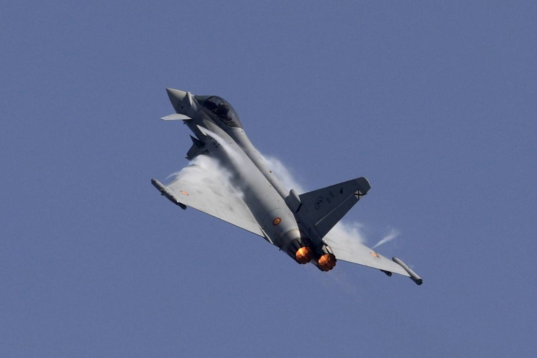 From the early hours of Sunday morning the Torre del Mar beach, on the the Costa del Sol, was full of people waiting to see what is already recognised as one of the best air festivals in Europe. 