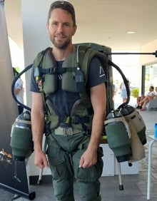 Imagen secundaria 2 - Guy Westgate and Rob Basrsby of Aerosparx, Juan Velarde, Richard Browning wearing the Jet Suit 