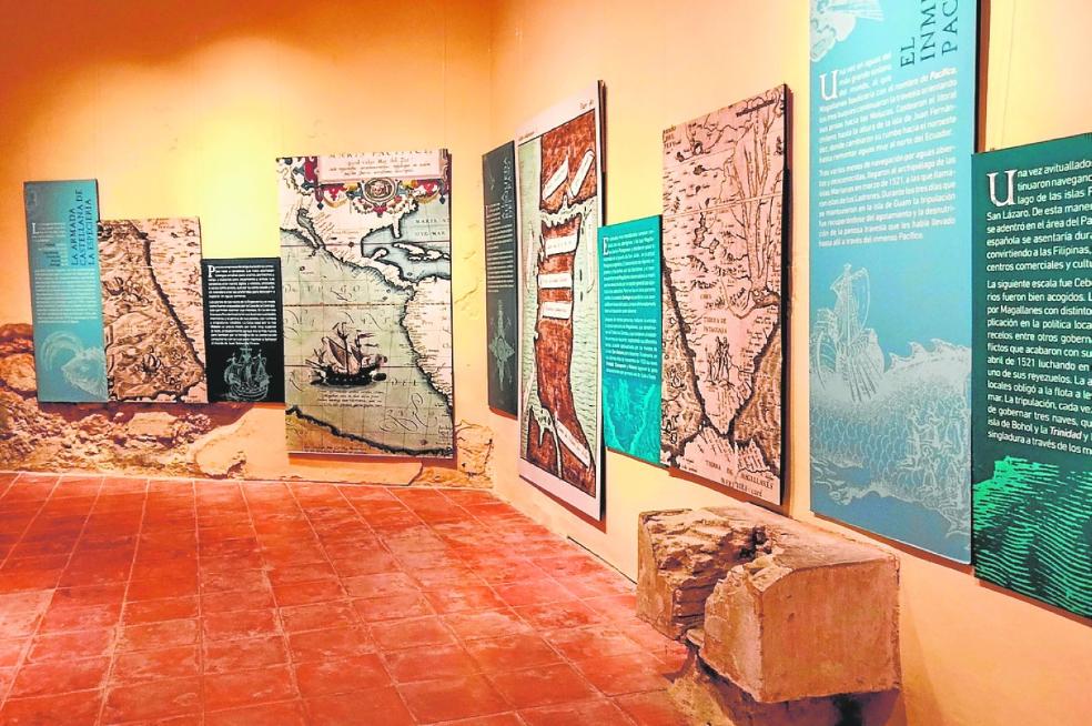 Images of the exhibition about the round-world voyage in Sanlúcar de Barrameda. 