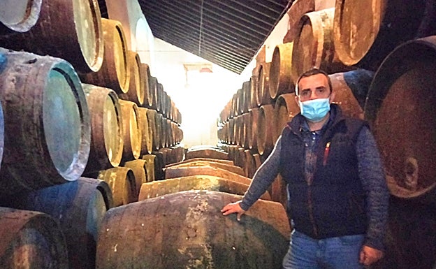 Antonio in the manzanilla bodega La Cigarrera. 