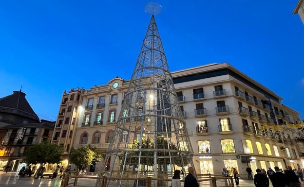 Malaga prepares to light up Christmas as the first festive decorations are installed