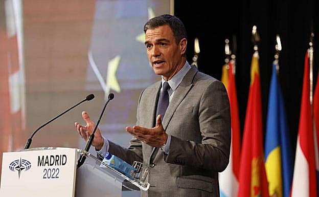Pedro Sánchez, addressing the assembly. 
