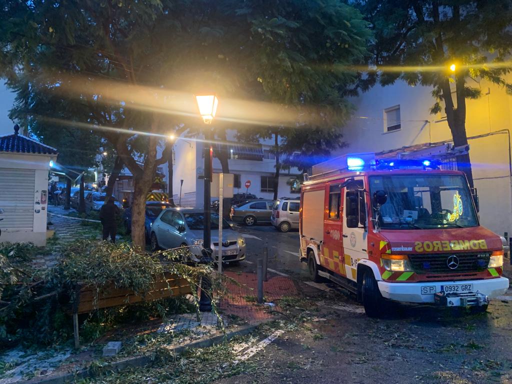 Some of the damage caused by the tornado this Monday afternoon in Marbella.