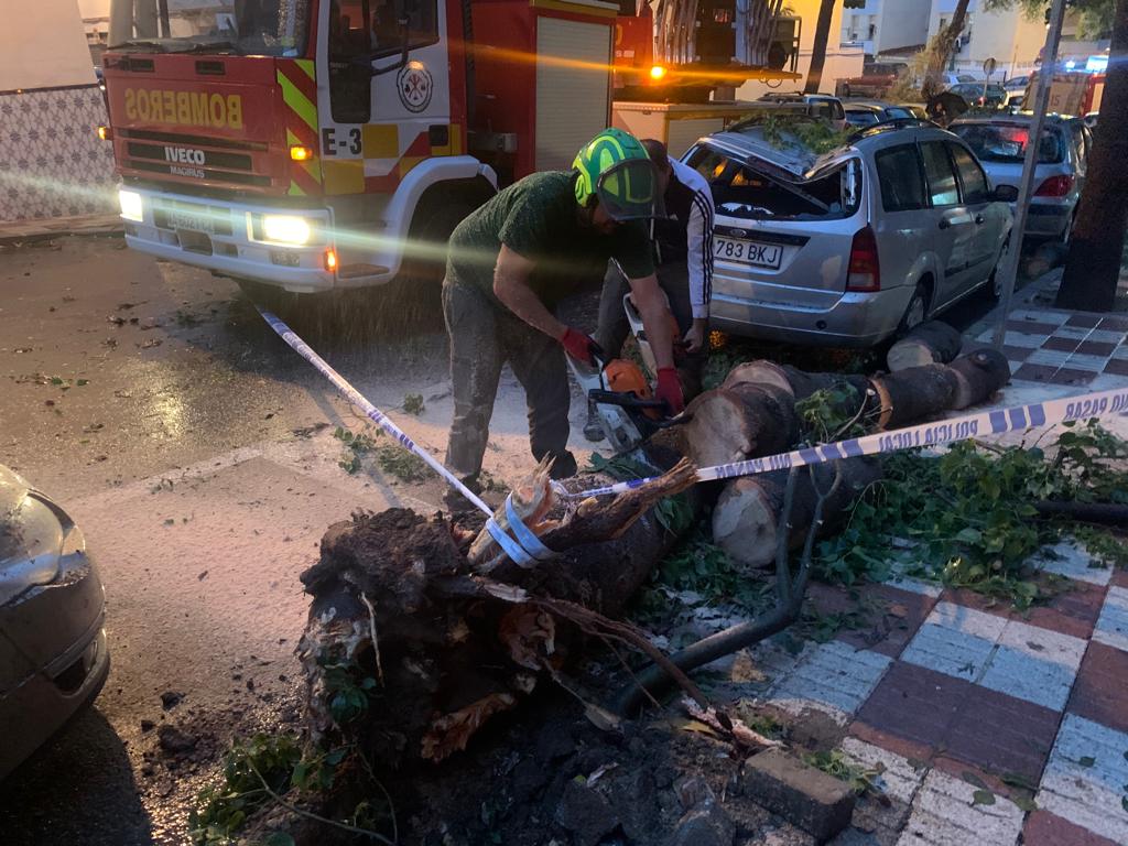 Some of the damage caused by the tornado this Monday afternoon in Marbella.