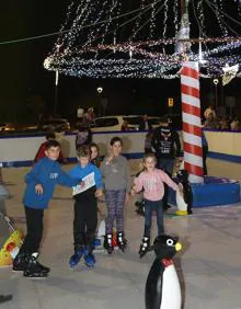 Imagen secundaria 2 - Christmas market opens in Torrox with stalls, live music and an ice rink