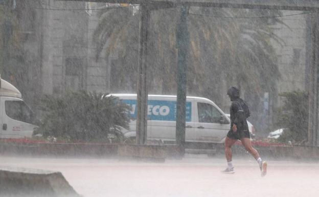 Yellow weather alerts for heavy rain across the whole of Malaga province today