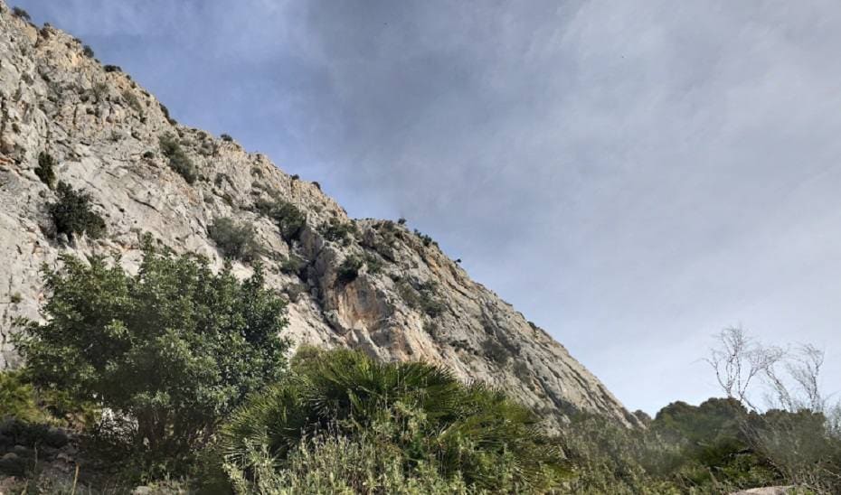Man dies after 60-metre fall in Malaga’s El Chorro, one of the most popular rock climbing areas in Spain