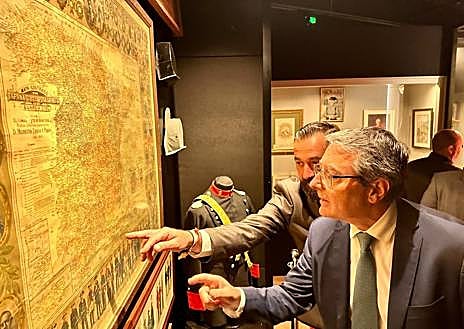 Imagen secundaria 1 - Images from Thursday's opening