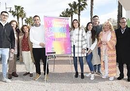 Councillor Alcaide (4L) with members of the neighbourhood association of Los Alamos.