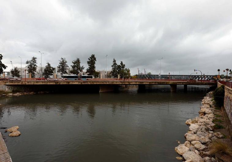 Bomb squad experts detonate Civil War grenade found in Malaga river