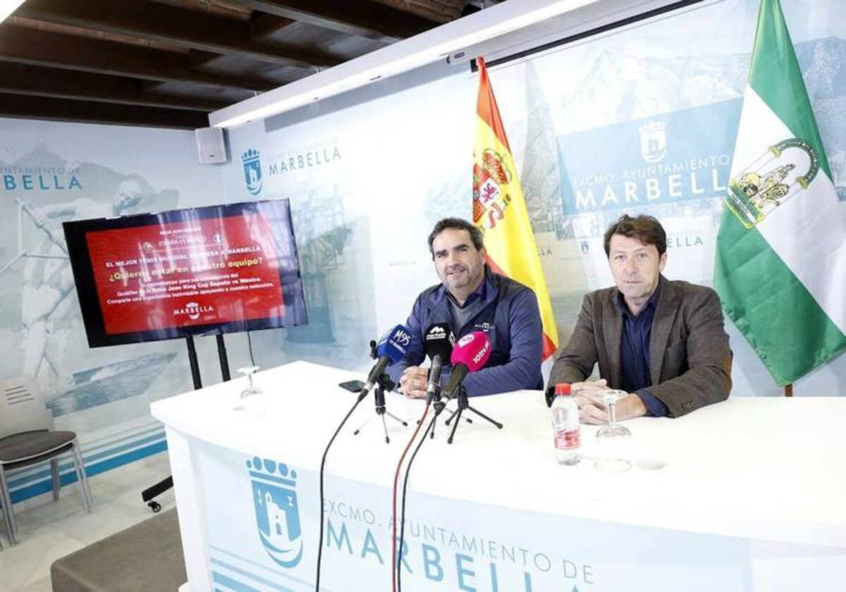 Councillor Manuel Cardeña and Sebastián Tobaruela during the presentation.