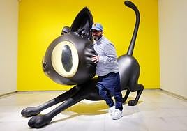 Javier Calleja with his cat Mr Günter, who he has already made famous.