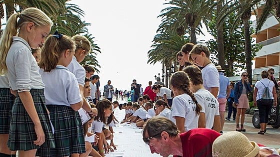 Giant poem event returns to the streets of Benalmádena